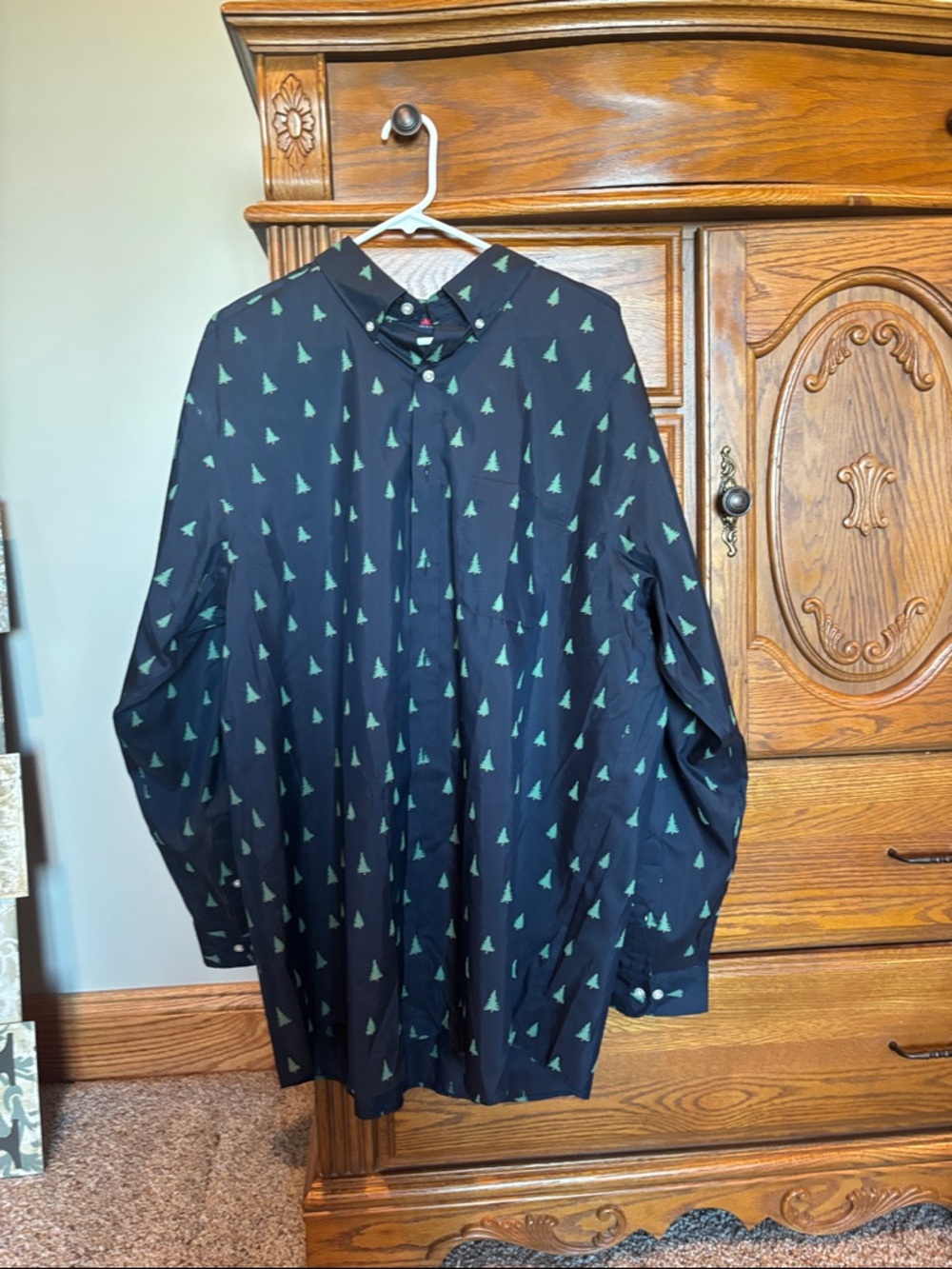 Roundtree & Yorke Navy Button-Up Shirt with Green Tree Print